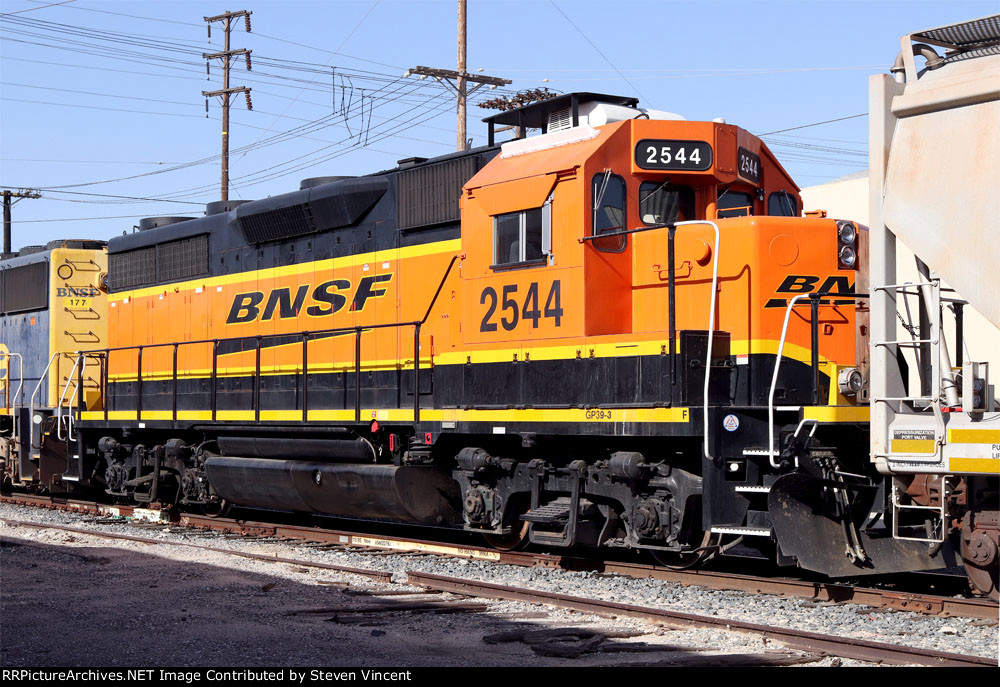 BNSF GP39-3 #2544 on an LAJ switch job.